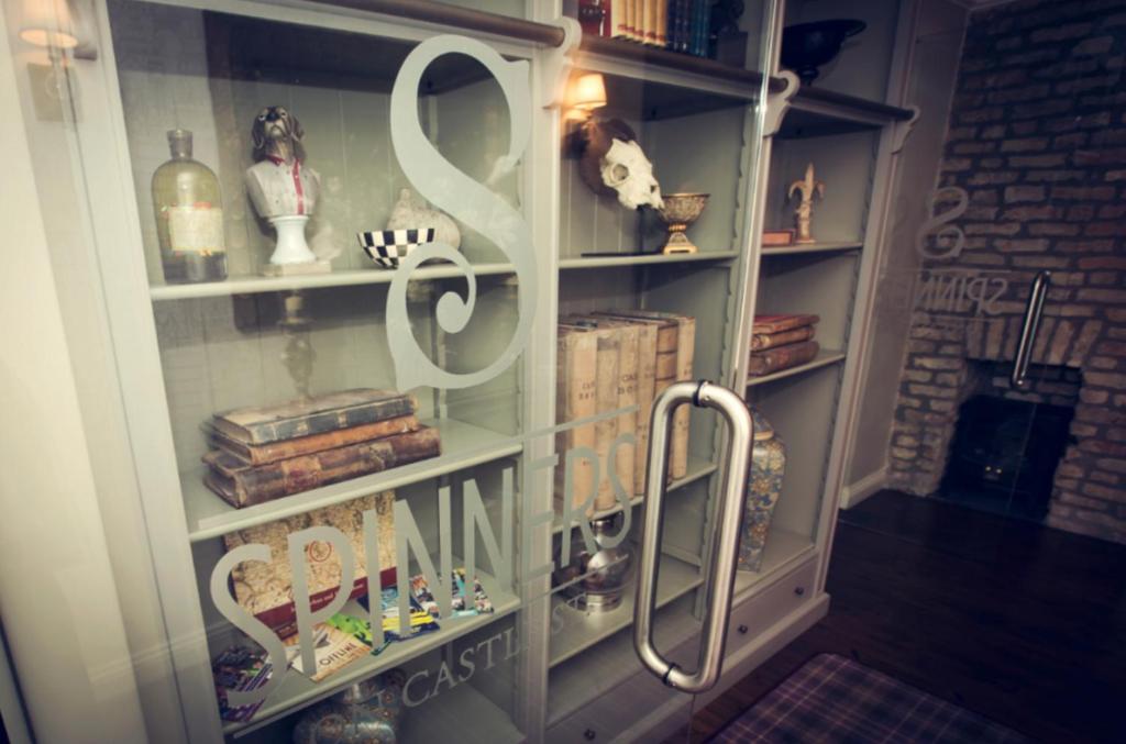 Spinners on Castle Street, Birr (updated prices 2024)