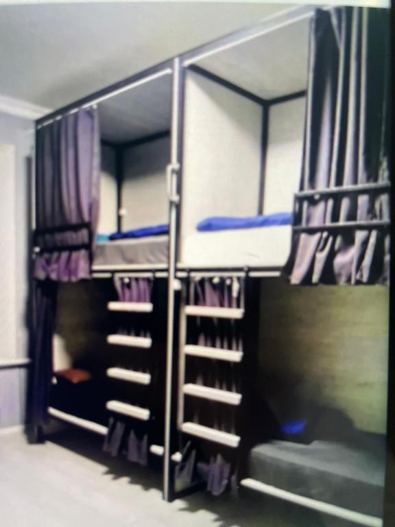 Palanda nebo palandy na pokoji v ubytování Good driams Xoctel