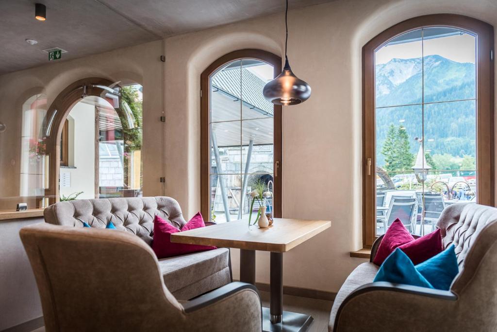 Nespecifikovaný výhled na hory nebo výhled na hory při pohledu z hotelu