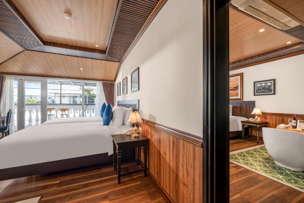 Signature Suite Connecting Room with City View