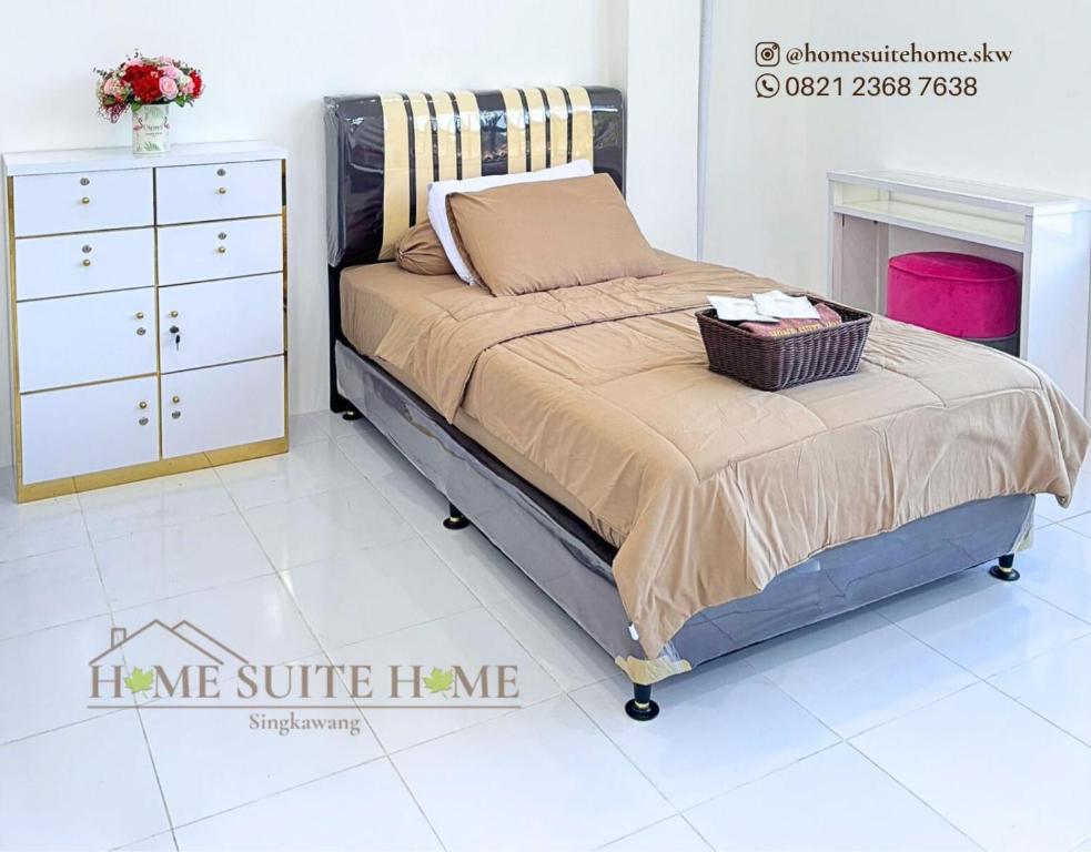 Ένα ή περισσότερα κρεβάτια σε δωμάτιο στο Home Suite Home Singkawang Grace Suite