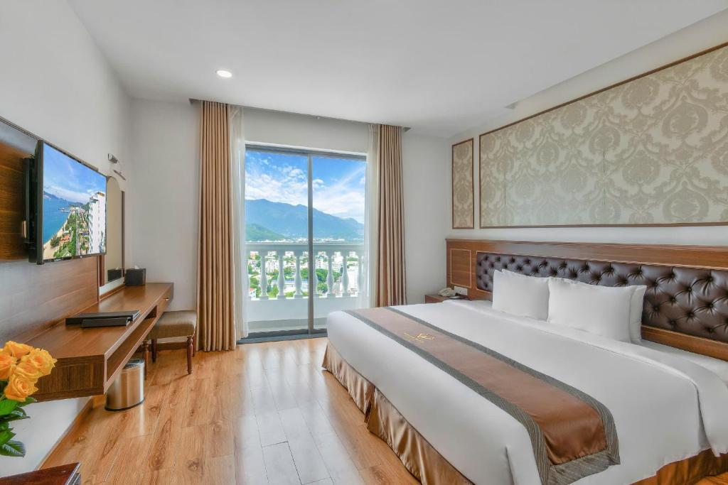Phòng Deluxe Có Ban Công Nhìn Ra Thành Phố