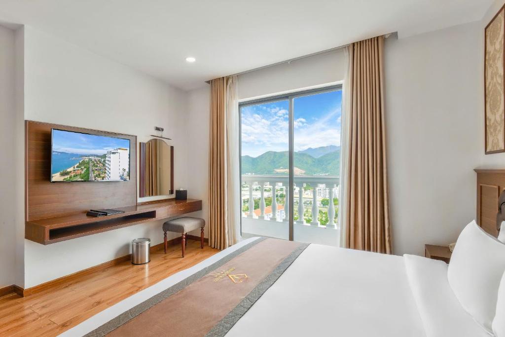 Phòng Deluxe Có Ban Công Nhìn Ra Thành Phố