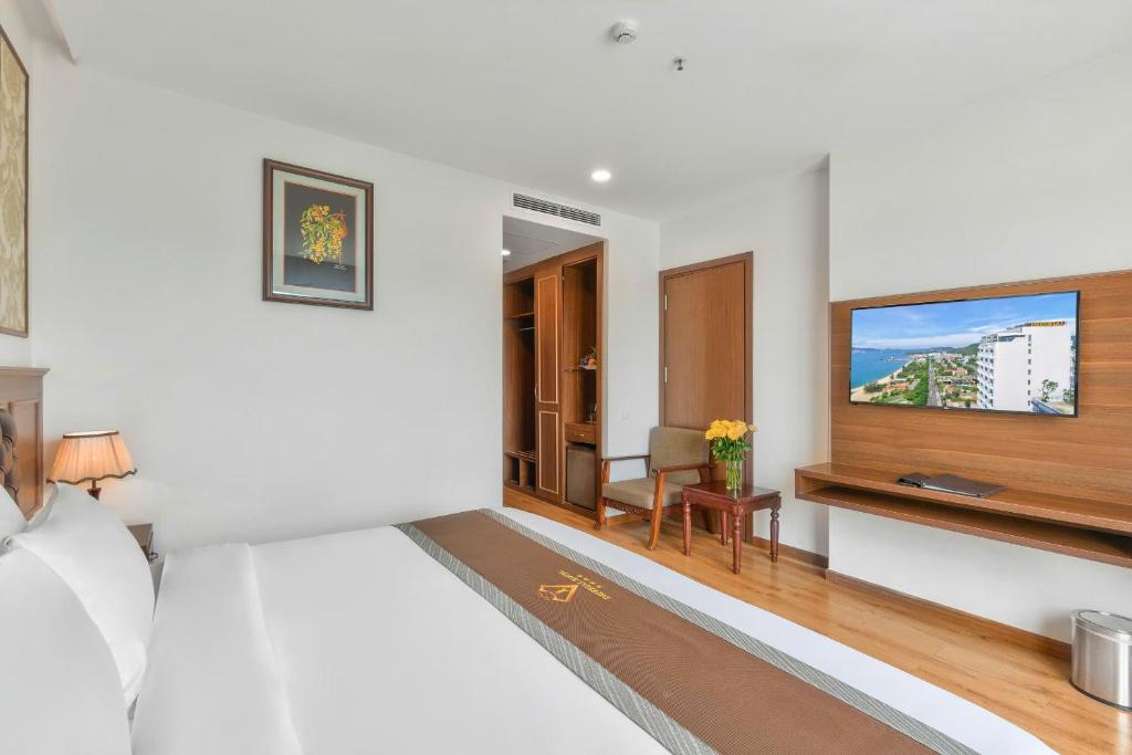 Phòng Deluxe Có Ban Công Nhìn Ra Thành Phố