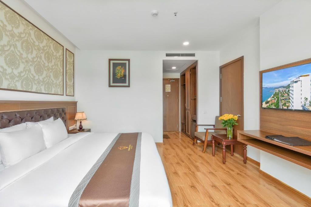 Phòng Deluxe Có Ban Công Nhìn Ra Thành Phố