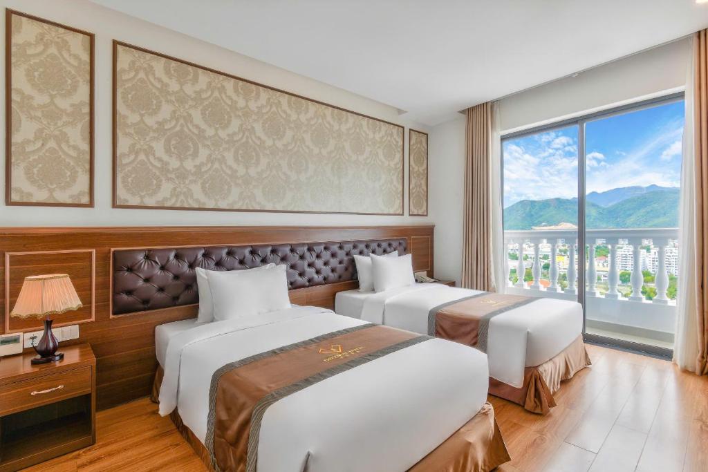 Phòng Deluxe Có Ban Công Nhìn Ra Thành Phố