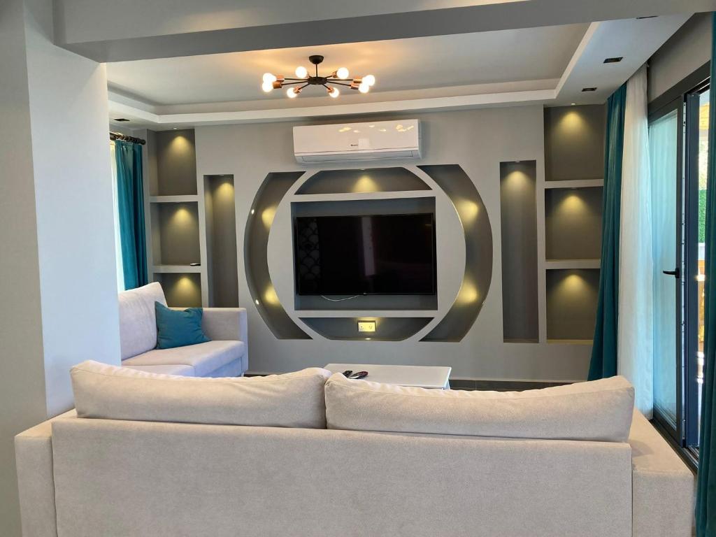 Μια τηλεόραση ή/και κέντρο ψυχαγωγίας στο Tasar Villa 1