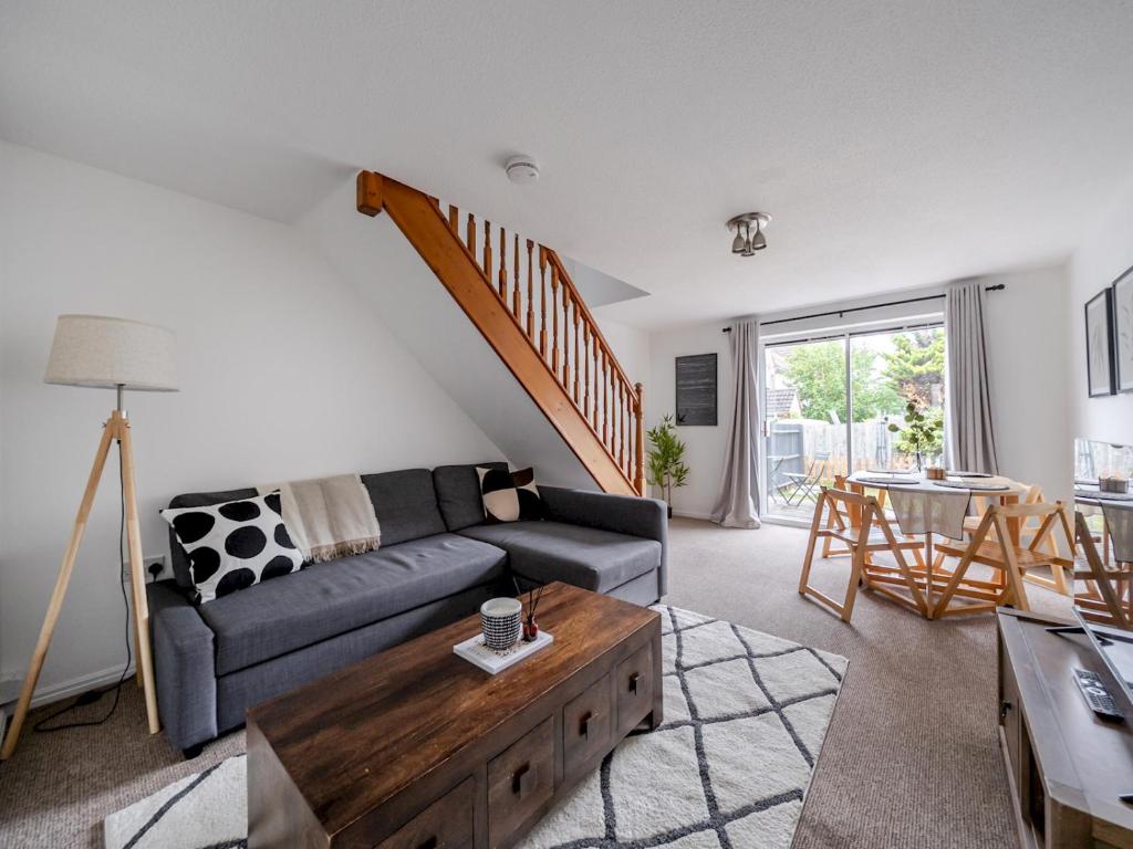 a living room with a couch and a table at Pass the Keys Lovely 3 Bed Garden Home - Oxford in Oxford