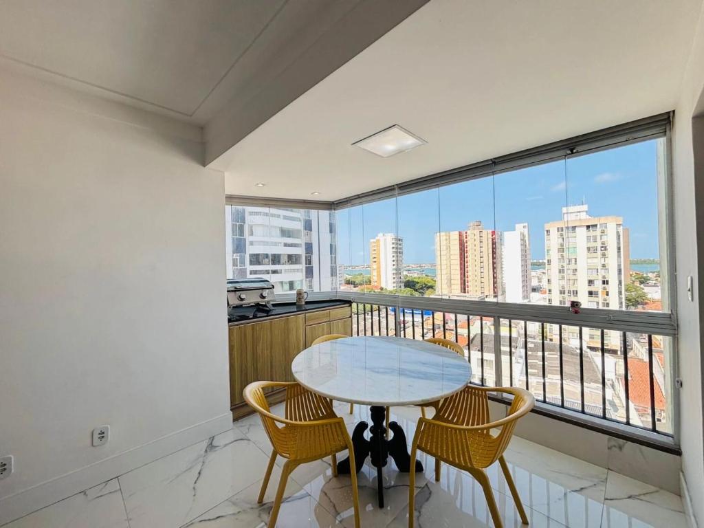 Ban công/sân hiên tại Apartamento alto padrão com área gourmet