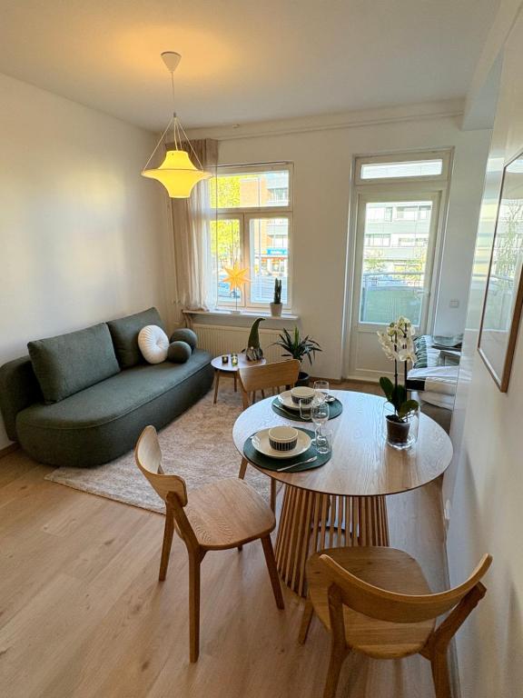 Χώρος καθιστικού στο Studio Forest Green