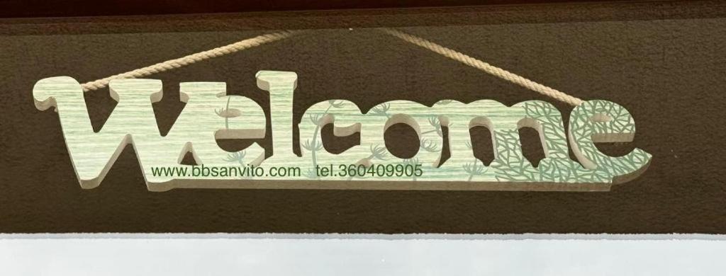 a box with a sign that says wisconsin at B&B San Vito in San Vito lo Capo