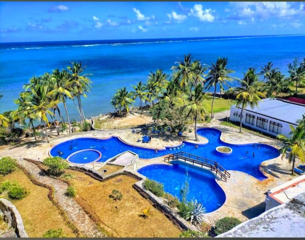 Kolam renang di atau dekat dengan Shanzu Oceanfront Apartments, La Mera