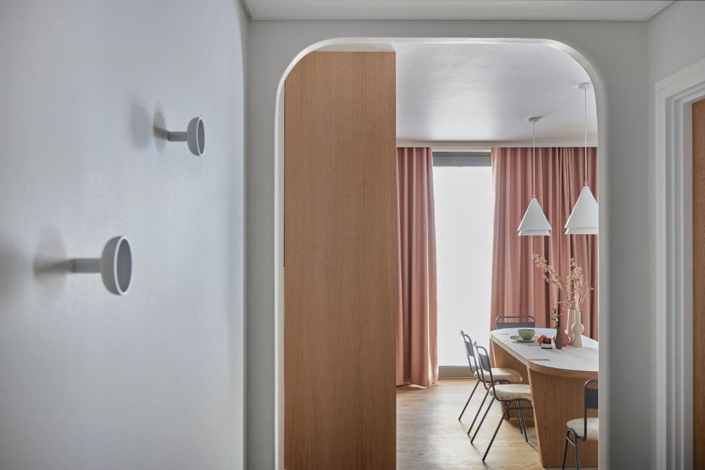 Turing Locke Cambridge - Resim 28