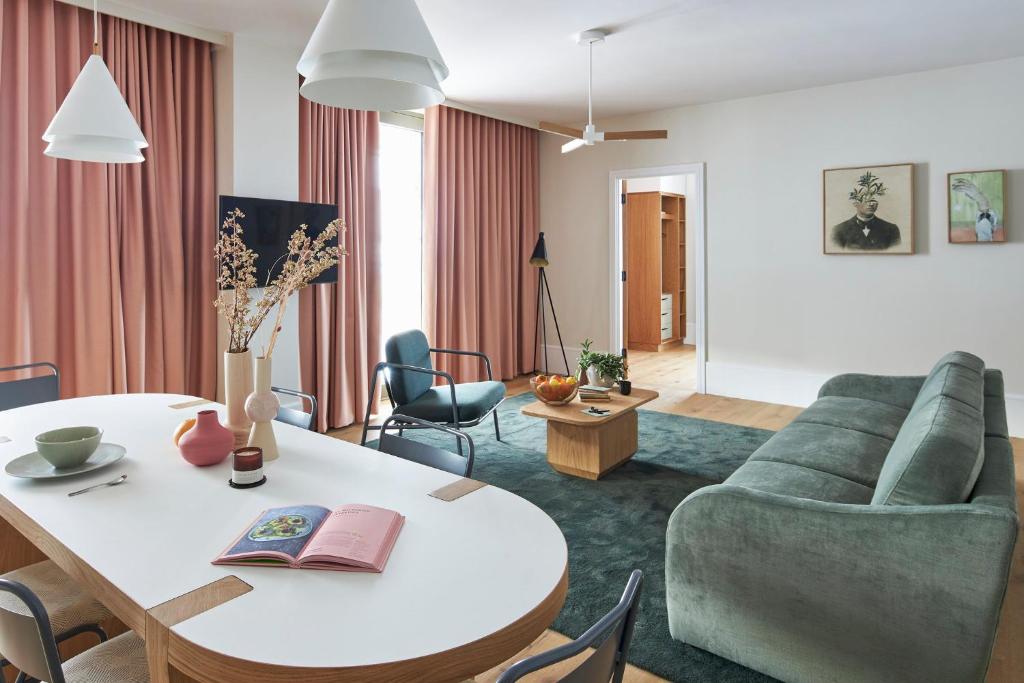 Turing Locke Cambridge - Resim 26