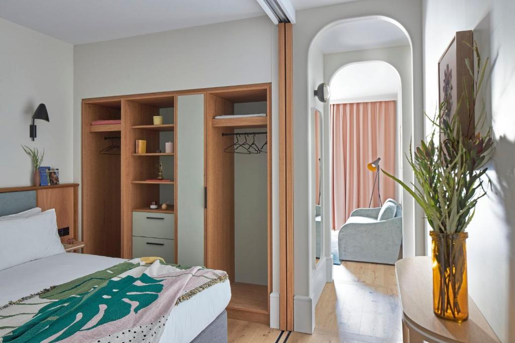 Turing Locke Cambridge - Resim 1