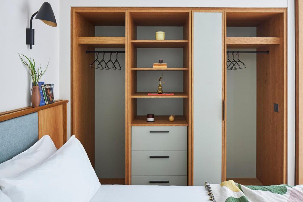 Turing Locke Cambridge - Resim 34