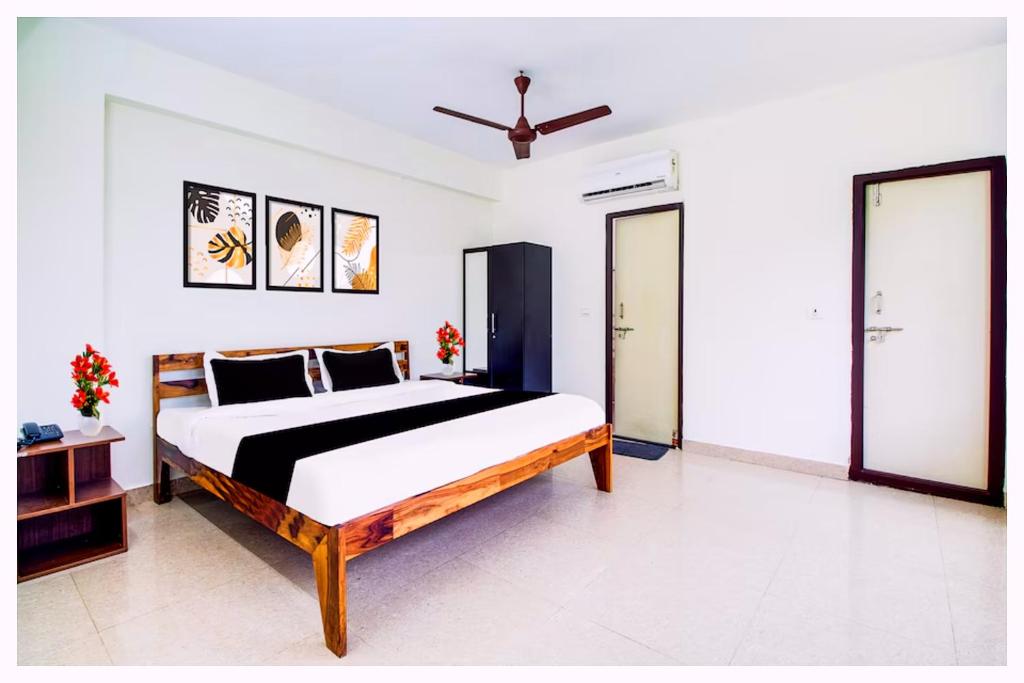 a bedroom with a bed and a ceiling fan at Hotel Vihang Residency Near Vishwanath Temple in Rāmnagar