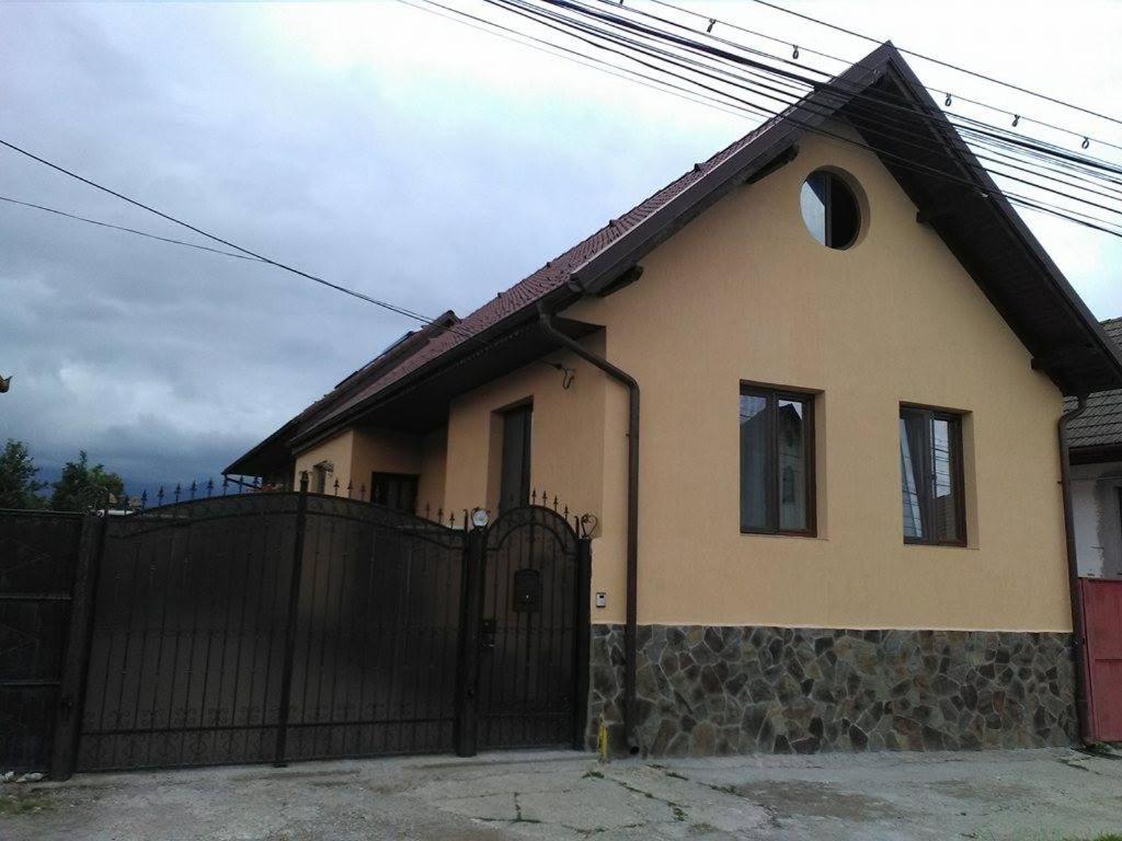 Casă de vacanţă Casa Ovesia (România Săcele) - Booking.com