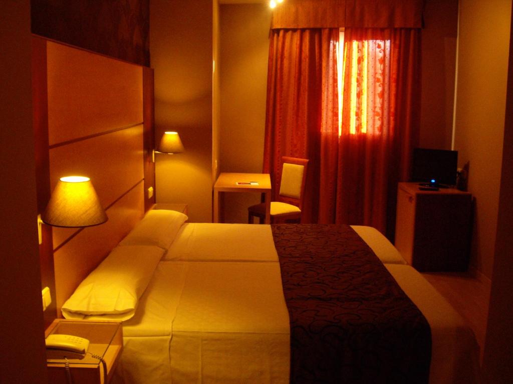 En eller flere senger på et rom på Hotel Villa Blanca