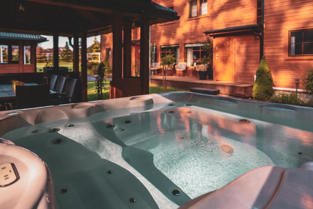 Fotografie z fotogalerie ubytování Dom to za mało ! Jacuzzi boiska plac zabaw ognisko v destinaci Borzestowo