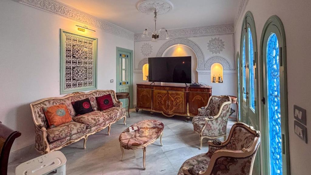 TV a/nebo společenská místnost v ubytování Dar El Nour Corniche Hammamet
