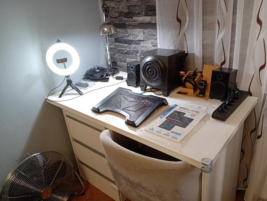 APARTAMENT VENGE -CAŁE MIESZKANIE 46m2 NA WYŁĄCZNOŚĆ - Z JEDNĄ SYPIALNIĄ I JEDNYM SYPIALNO-SALONEM -3 PIĘTRO BEZ WINDY- REZERWACJA BEZ KARTY KREDYTOWEJ-KLIMATYZACJA-NETFLIX-2 ŁÓŻECZKA DZIECIĘCE, BEZPŁATNY PARKING PUBLICZNY NA MONITOROWANYM PODWÓRZU - 16