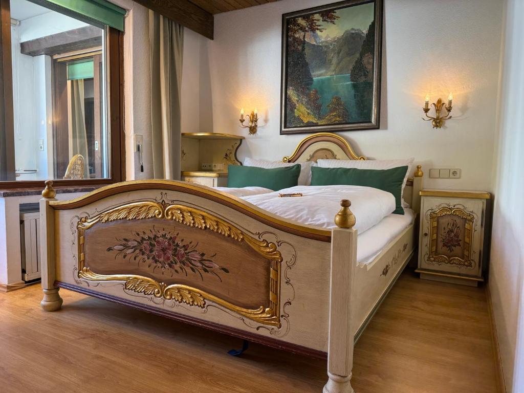 Ένα ή περισσότερα κρεβάτια σε δωμάτιο στο Altenburger Hof