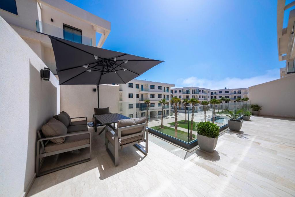 Μπαλκόνι ή βεράντα στο Luxury appartement with pool in Agadir Bay
