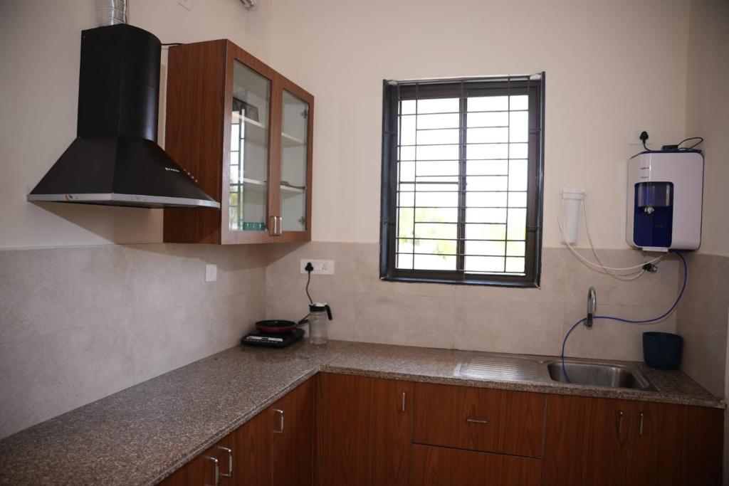 Η κουζίνα ή μικρή κουζίνα στο Dhashna's Villa