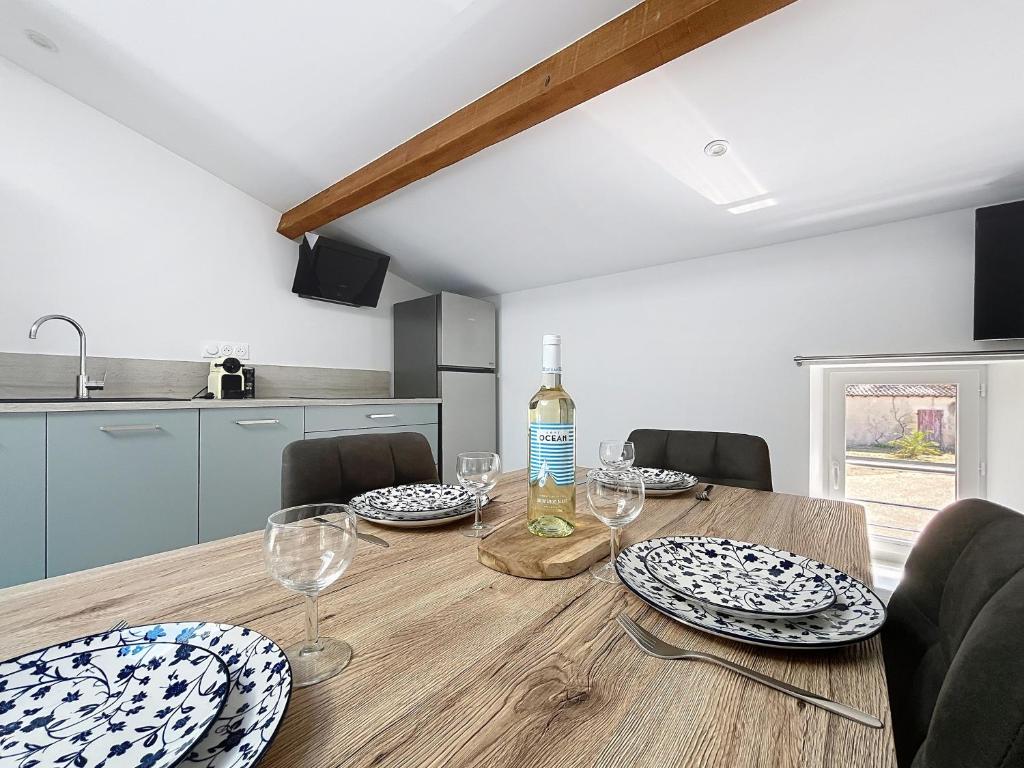 Kuchyň nebo kuchyňský kout v ubytování Les Lys - Charme et confort au cœur du Blayais