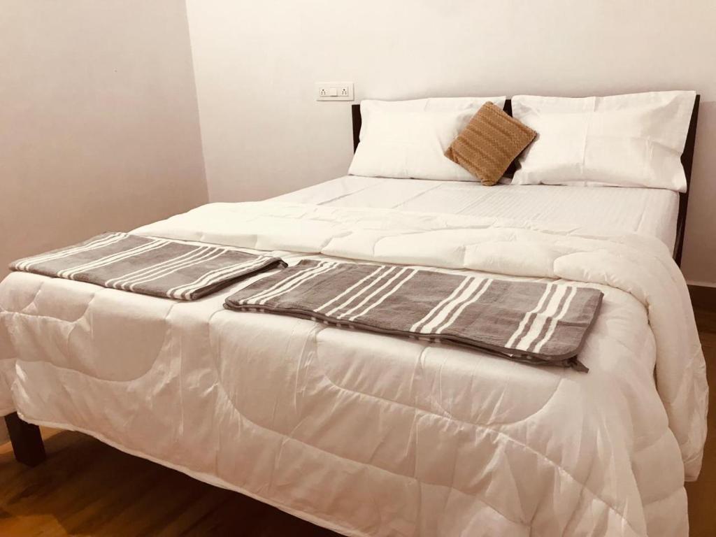 Ένα ή περισσότερα κρεβάτια σε δωμάτιο στο Hampi Glow Homestay