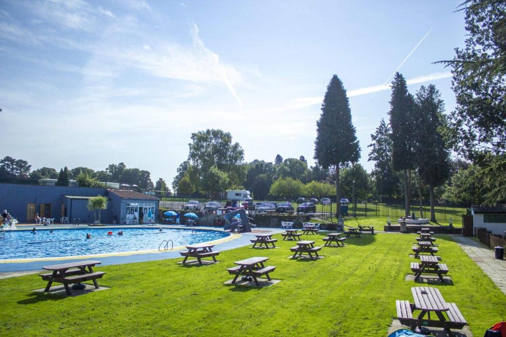 Bazén v ubytování Relaxing static stay Holiday park nebo v jeho okolí