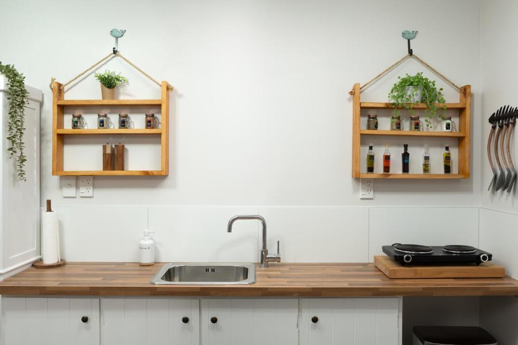 A Stone's Throw - Resim 5