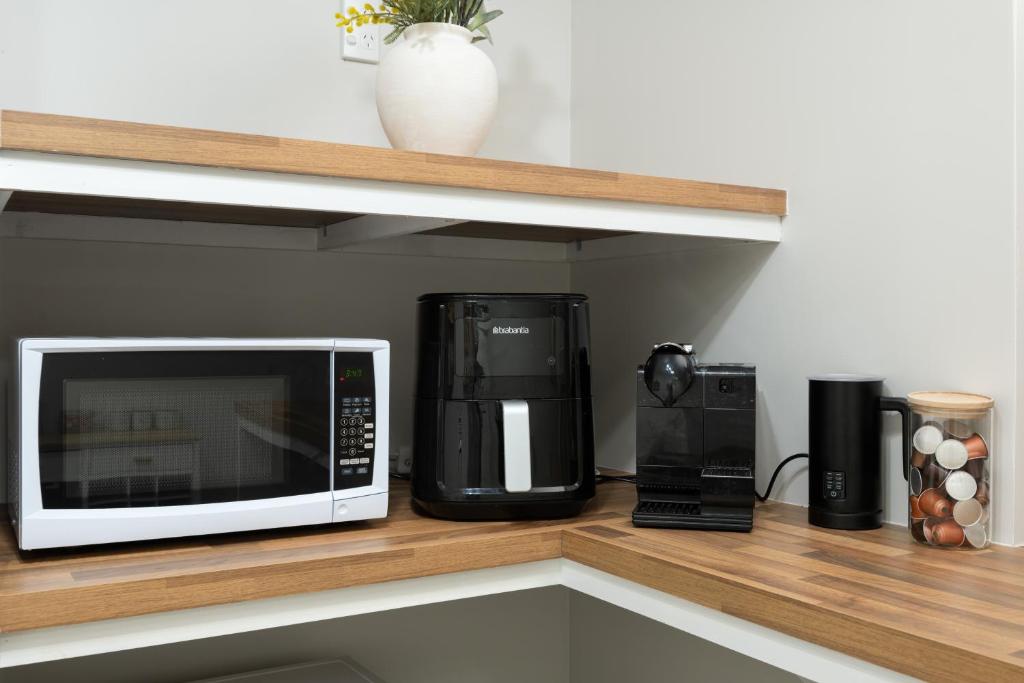 A Stone's Throw - Resim 6