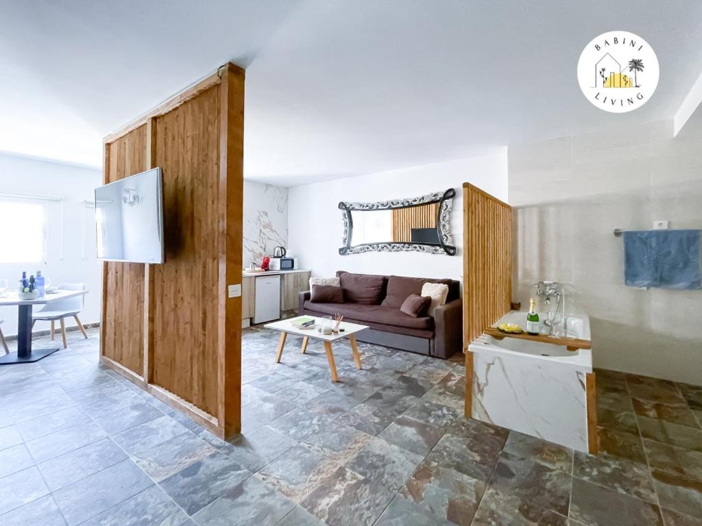 Una cama o camas en una habitación de Suite Amorosa by Babiniliving