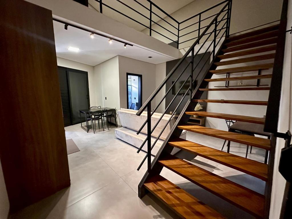 a staircase in a house with a dining room at Lofts completos em Sinop MT in Sinop