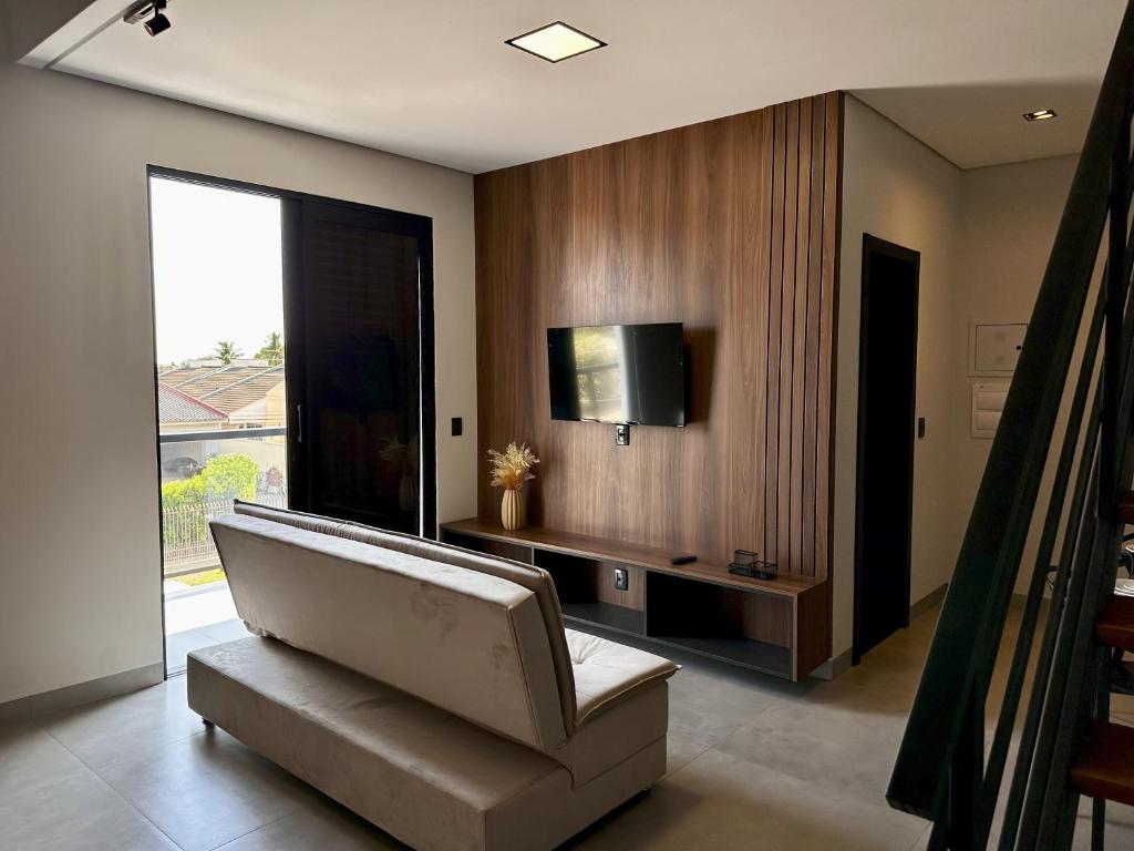 Μια τηλεόραση ή/και κέντρο ψυχαγωγίας στο Lofts completos em Sinop MT