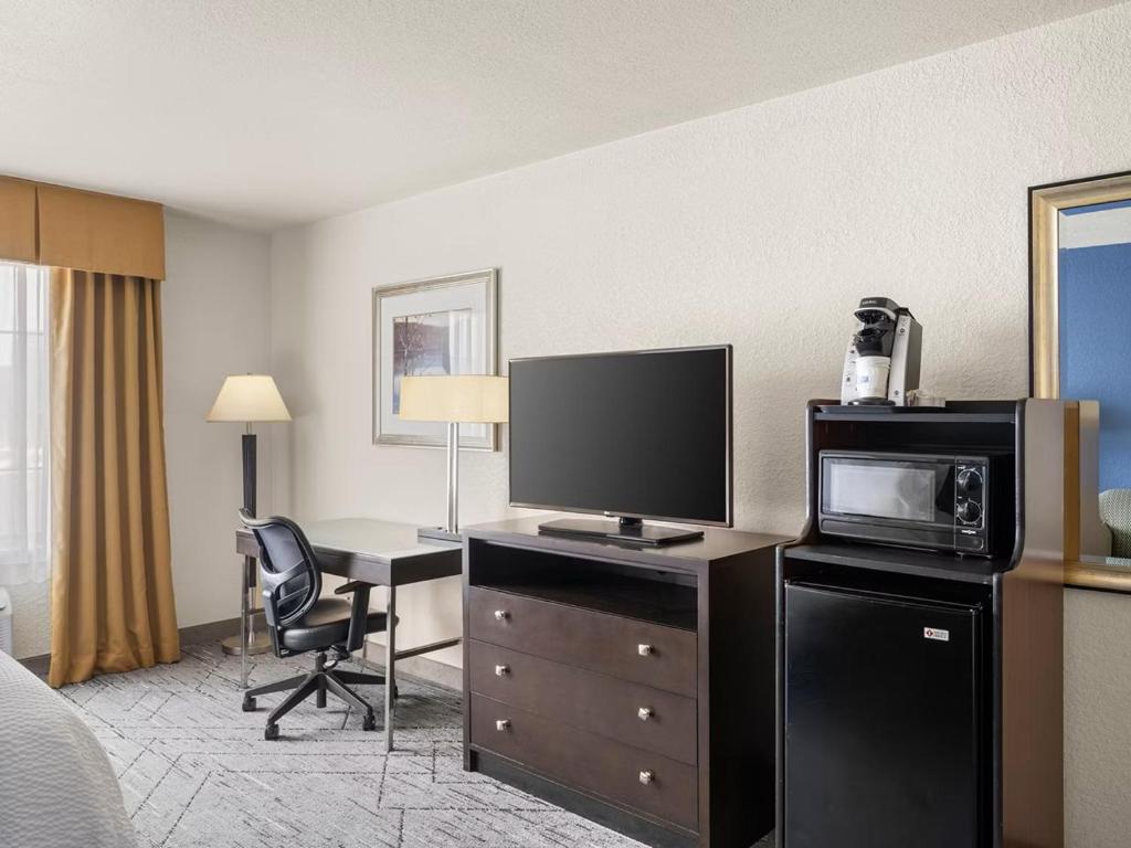 Holiday Inn Express & Suites New Buffalo, MI by IHG - Standaard King Kamer Met Slaapbank