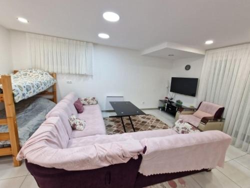 Μια τηλεόραση ή/και κέντρο ψυχαγωγίας στο besac studio between city center and Minjoz Hospital