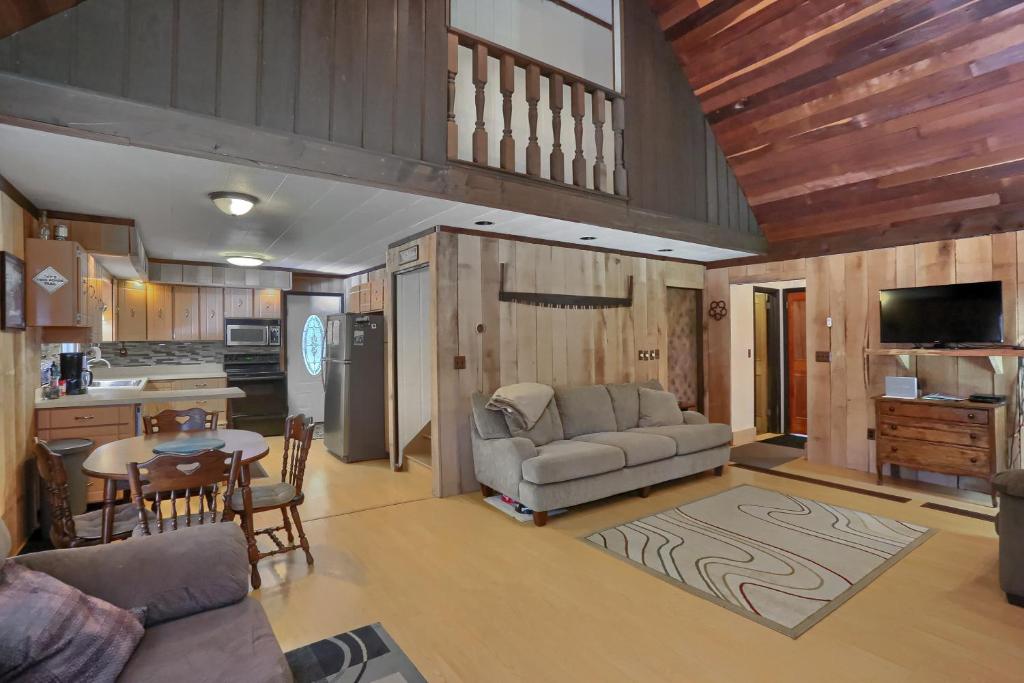 a living room with a couch and a table at Pet Friendly Wi-Fi Firepit TV in Sigel