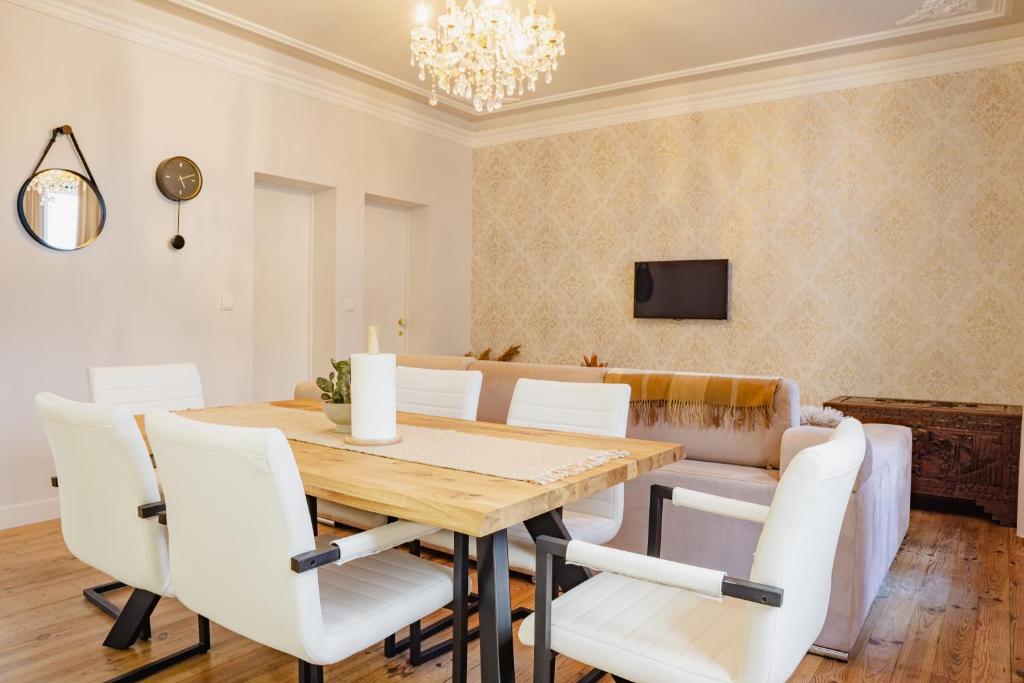 Charming Apartment in Alfama - Beside the Santa Luzia Viewpoint
