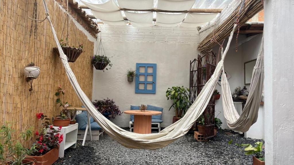 a hammock in the courtyard of a house at Taida Chalet, Ideal for couples near the Center in Villa de Leyva