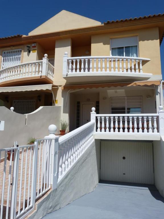 Adosado Calle Mar Cantabrico, Puebla de Vallbona – Updated ...