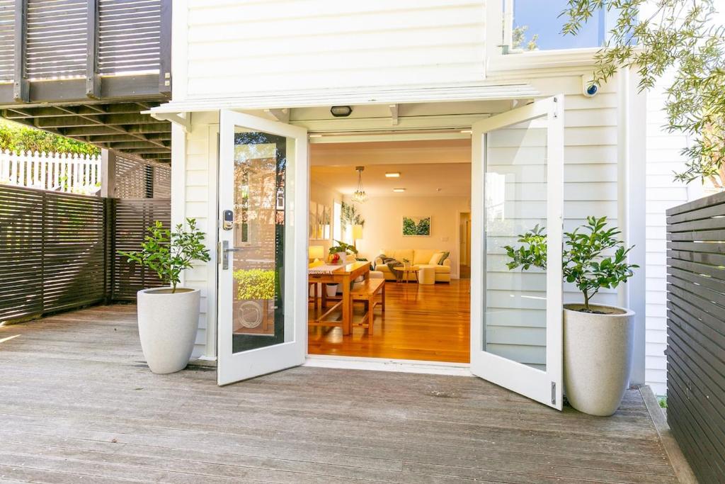 Leafy Wadestown Retreat Near CBD, Stadium, Ferry and Free Double Garage - Resim 17