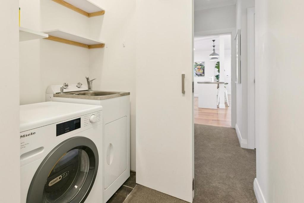 Leafy Wadestown Retreat Near CBD, Stadium, Ferry and Free Double Garage - Resim 21