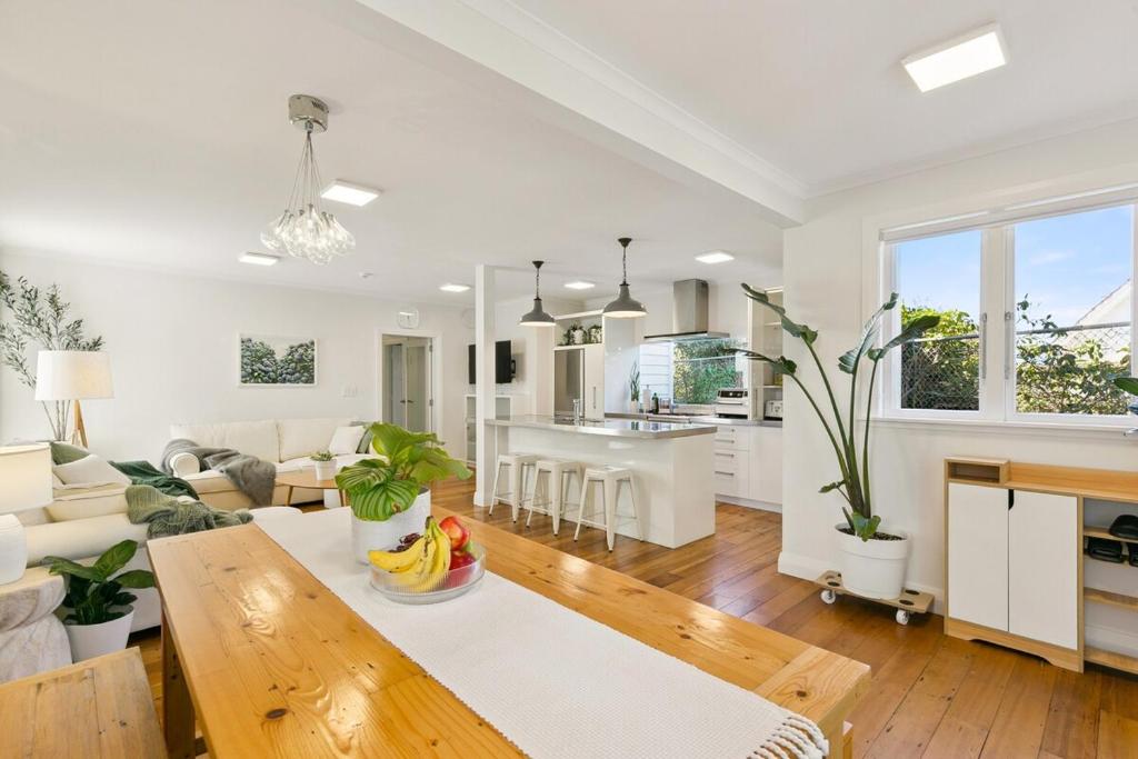 Leafy Wadestown Retreat Near CBD, Stadium, Ferry and Free Double Garage - Resim 14