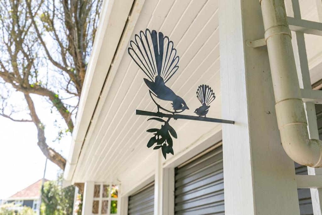 Leafy Wadestown Retreat Near CBD, Stadium, Ferry and Free Double Garage - Resim 32