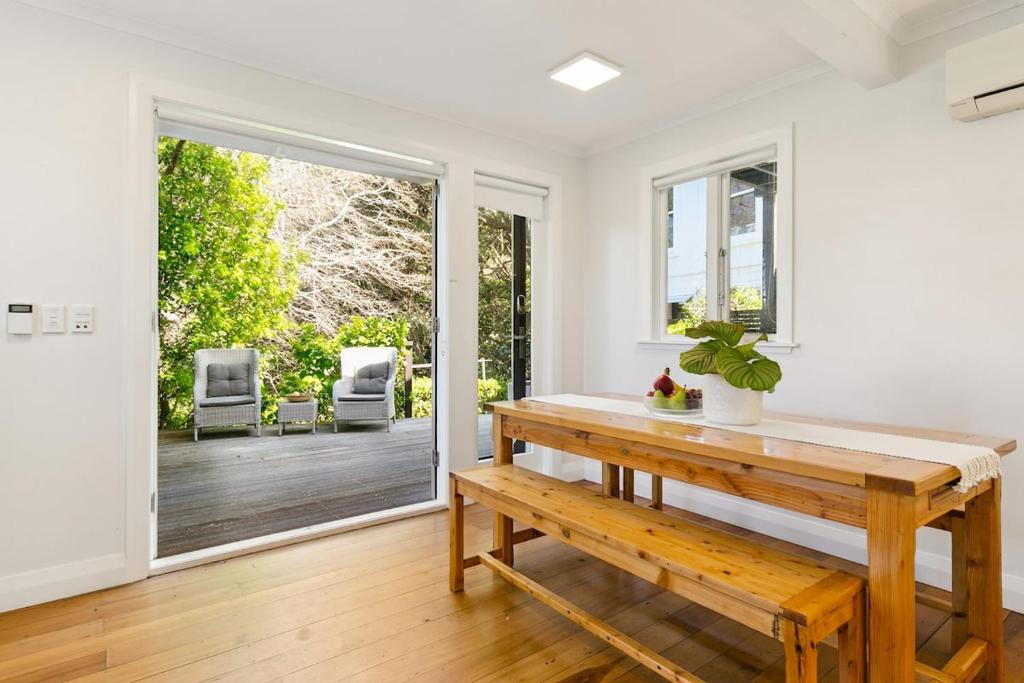 Leafy Wadestown Retreat Near CBD, Stadium, Ferry and Free Double Garage - Resim 13