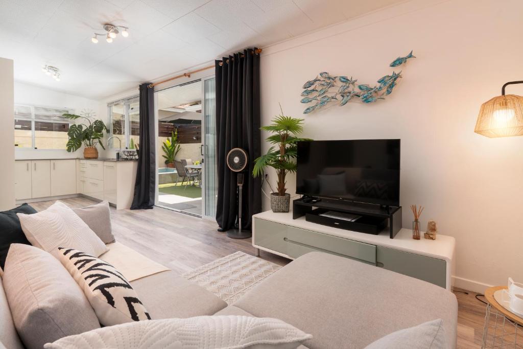 Tiaki Guesthouse Apartment - 5min drive to beach & Shops ! 1BDR APT with pool - photo 6 - Tahiti, Polynésie