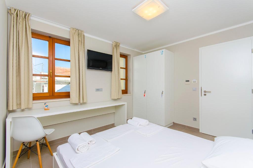 Posteľ alebo postele v izbe v ubytovaní Hostel Dvor